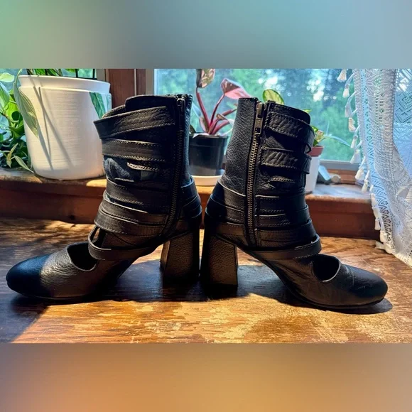 Freebird by Steven Black Tali size 8 - Picture 4 of 8